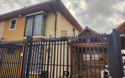 Casa en microbarrio cerrado con quincho – perfecta para disfrutar en familia. $700.000